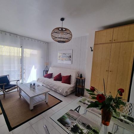 Lovely One Bedroom With Balcony Roses Bagian luar foto