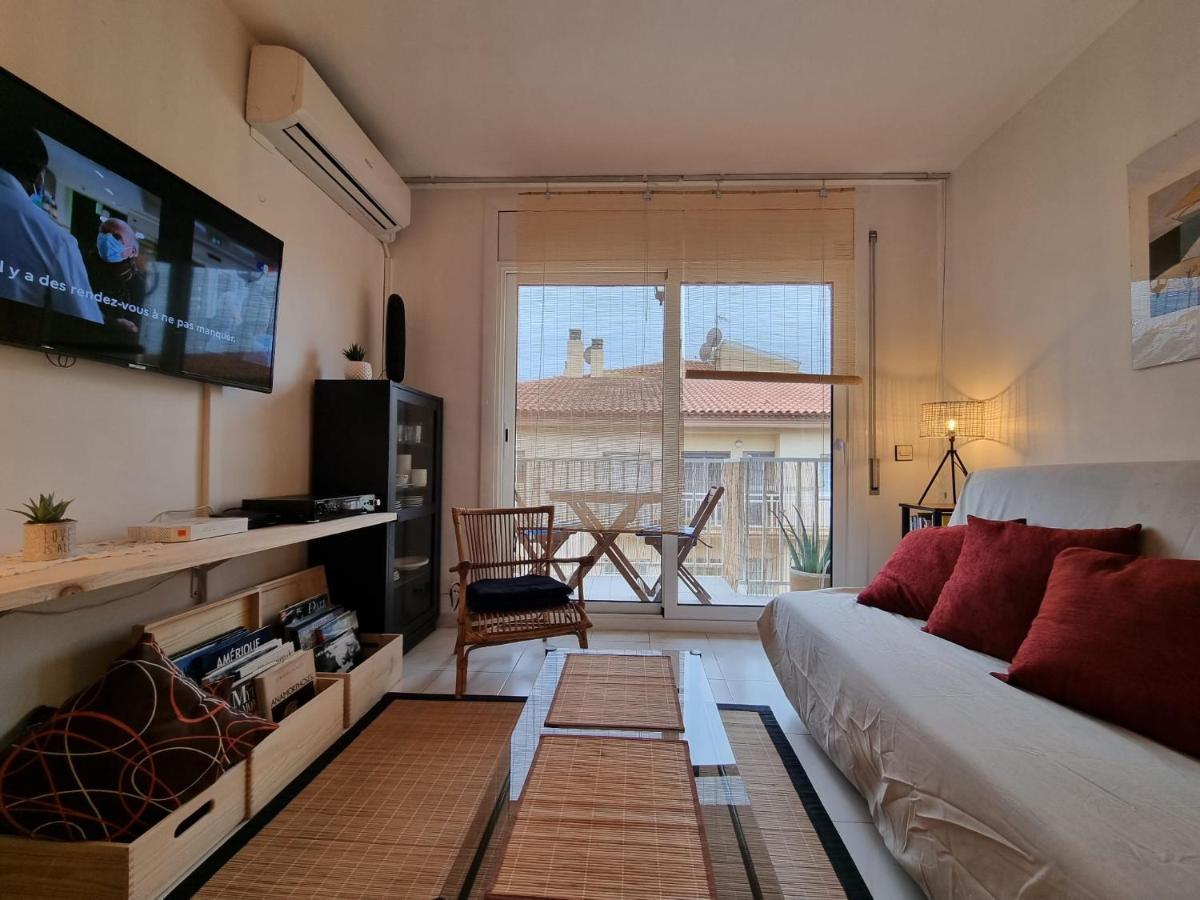 Lovely One Bedroom With Balcony Roses Bagian luar foto