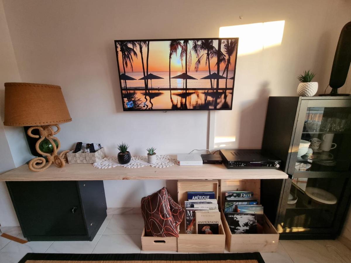 Lovely One Bedroom With Balcony Roses Bagian luar foto