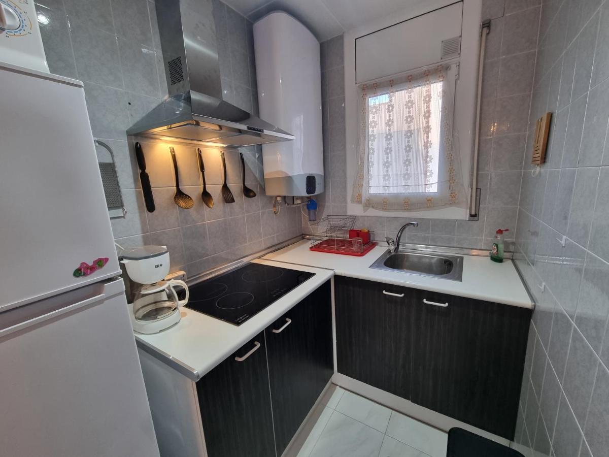 Lovely One Bedroom With Balcony Roses Bagian luar foto