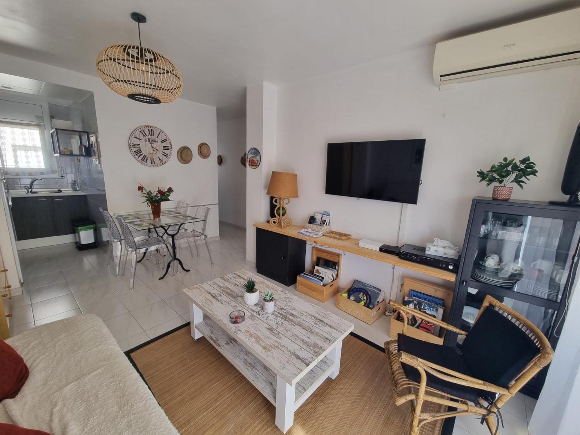 Lovely One Bedroom With Balcony Roses Bagian luar foto